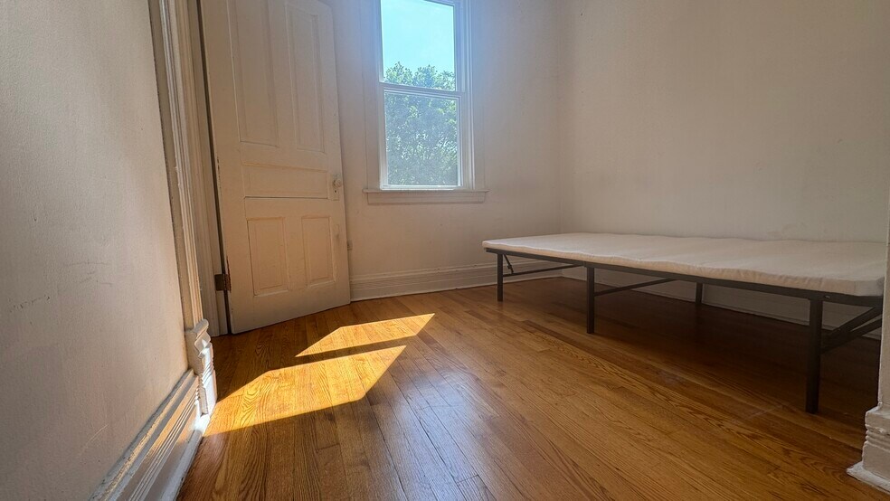 Building Photo - 2049 N Bingham St