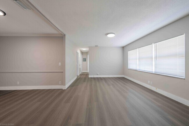 Building Photo - 510 SW 13th Pl