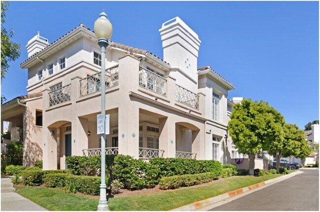 Building Photo - Fully Furnished Short Term Ocean Close Rental