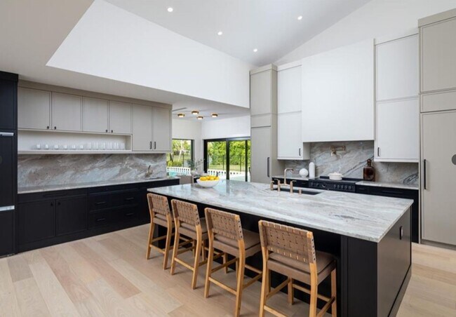 Building Photo - STUNNING REMODELED 4-BEDROOM, 3.5-BATH FUR...