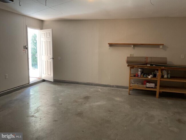 Building Photo - 8904 Grass Valley Ct