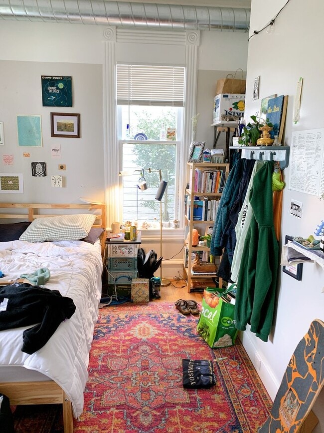 Building Photo - PRELEASE FOR JULY: 5 bdrm/2 bath near WWU and Downtown!