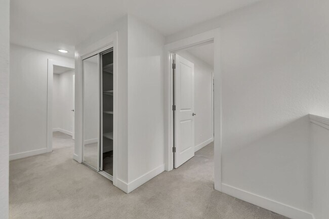 Building Photo - 7143