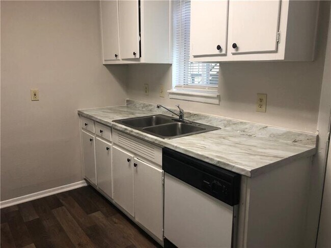 Building Photo - 641 Powder Springs St