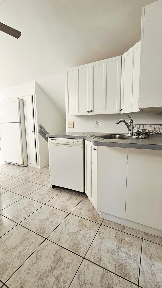 Building Photo - 86 W 34th St.