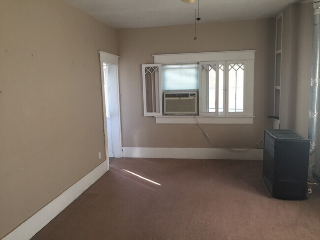 Building Photo - 575 1/2 5th Street