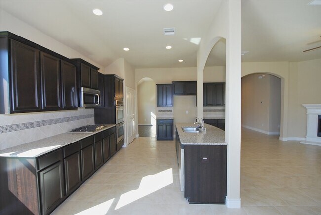 Building Photo - 5607 S Denham Ridge Ln