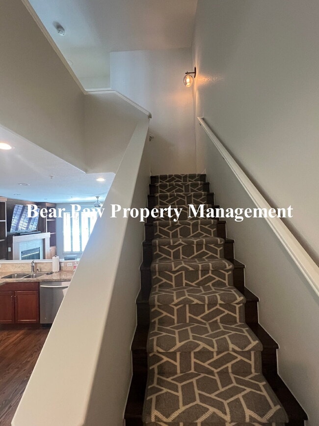 Building Photo - Beautiful Townhome in Belmar!!