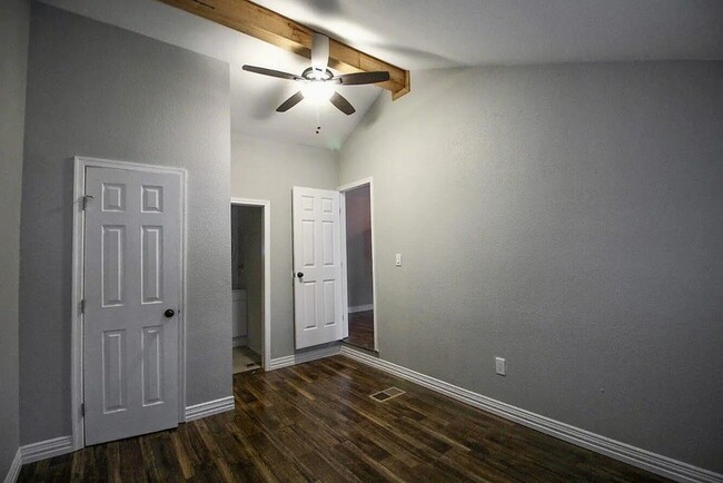 Building Photo - 2733 Livingston Ave