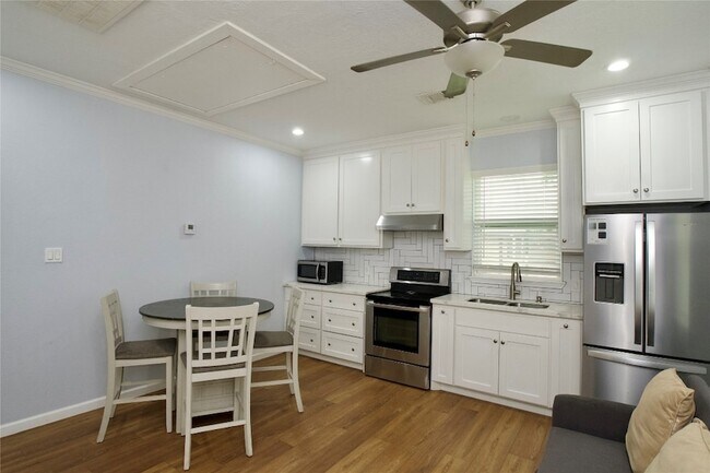 Building Photo - 3710 Yellowstone Blvd