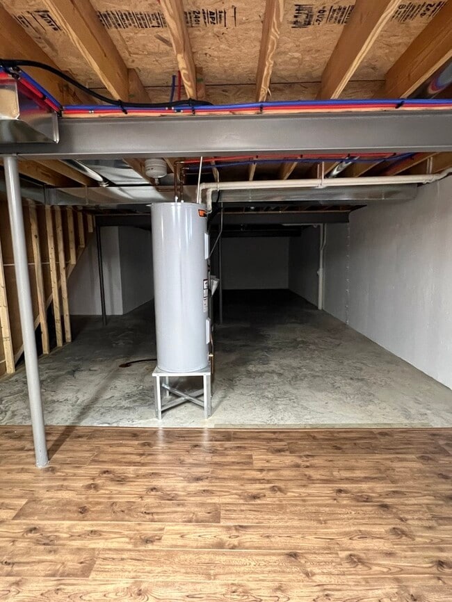Building Photo - 634 Leonard Ave
