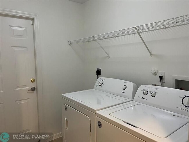 Building Photo - 3542 SW Margela St