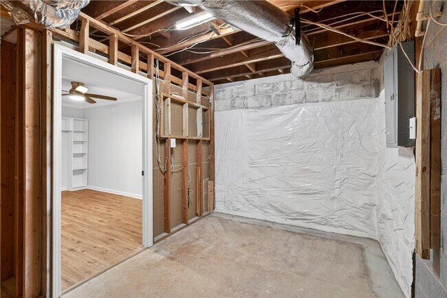 Building Photo - 4933 Dana Dr NE