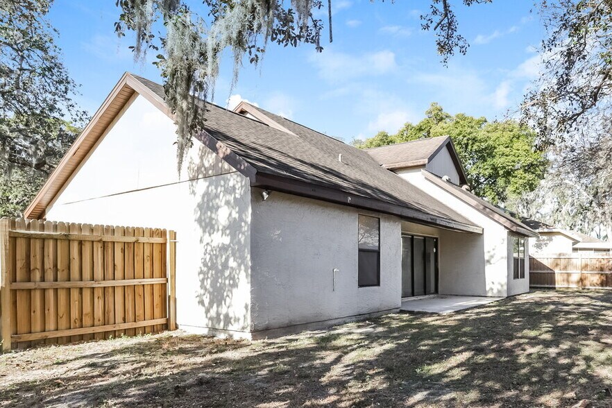 Building Photo - 2416 Kenwick Dr