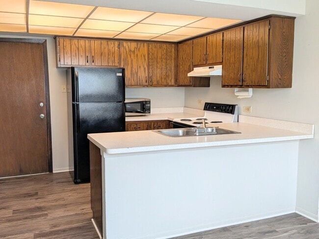 Building Photo - 9817 Treetop Dr