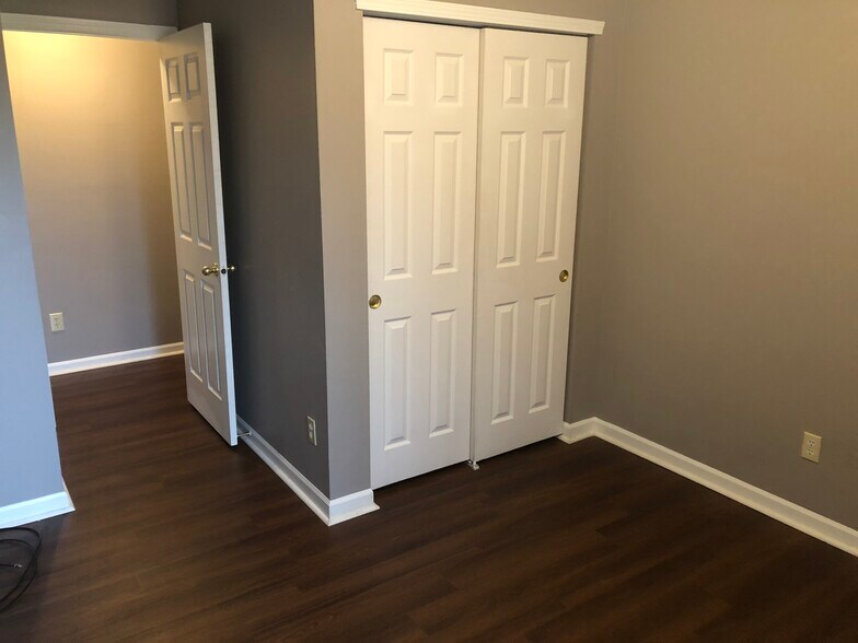 Building Photo - 10843 Tanbark Dr