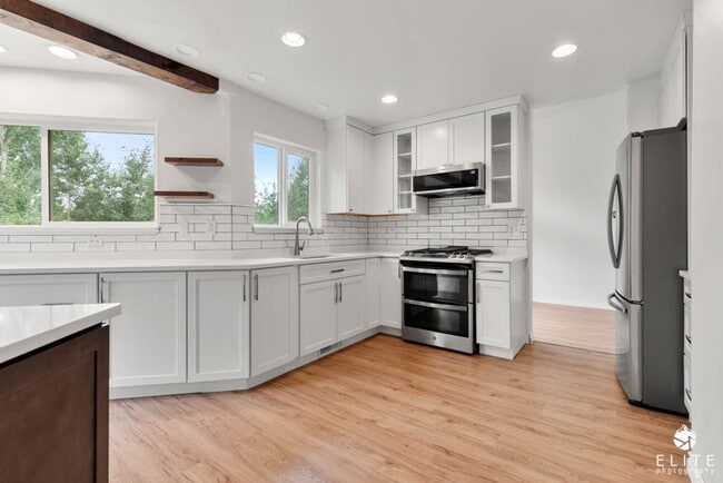 Building Photo - 4 Bedroom | 2.5 Bathroom | Garage - Conven...