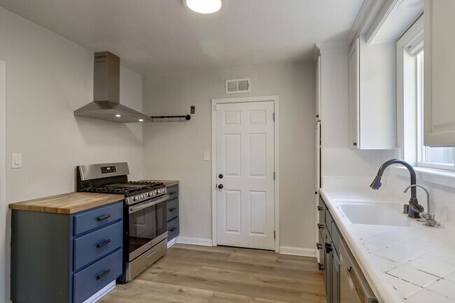 Building Photo - Los Altos 4-Bedroom with Fireplace, EV Hoo...
