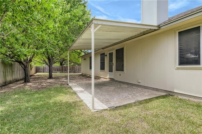 Building Photo - 102 Osage Ct