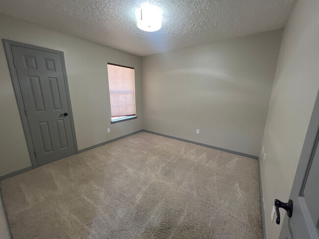 Building Photo - 3709 Benjamin Davis Dr