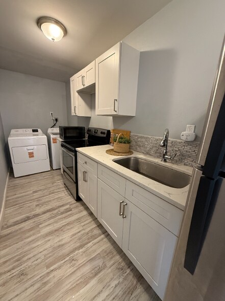 Building Photo - 1107 SW Coast Hwy