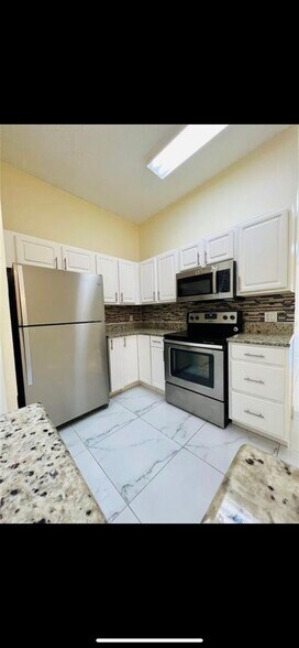 Building Photo - 1005 Universal Rest Pl