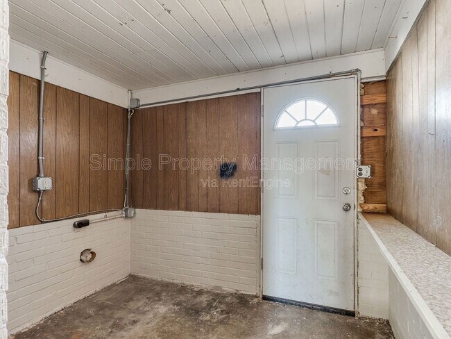 Building Photo - 517 E Boeing Dr