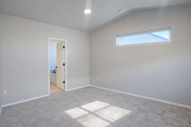 Building Photo - SOUTHRIDGE HOME! Modern Comfort Meets Everyday Convenience!