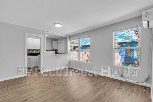 Building Photo - 1016 10th Ave W