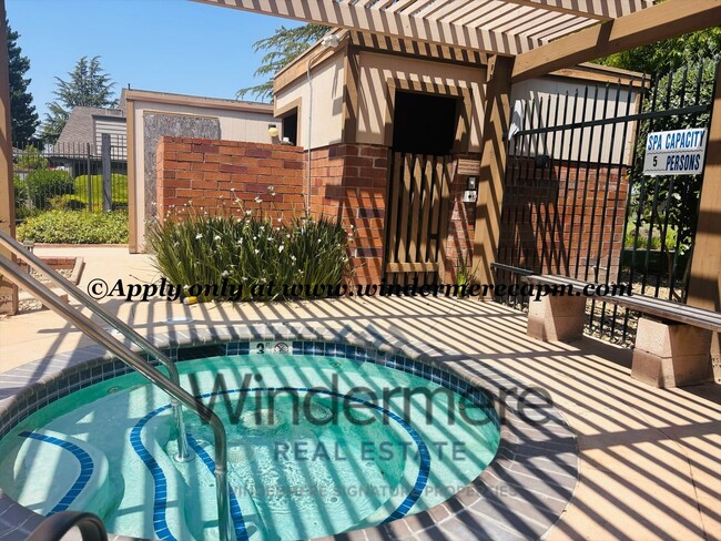 Building Photo - Charming 3-Bedroom Home in Prime West Sac ...