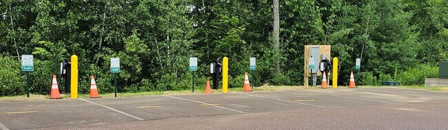 Building Photo - PET FREE Spacious 1 Bedroom Apartment