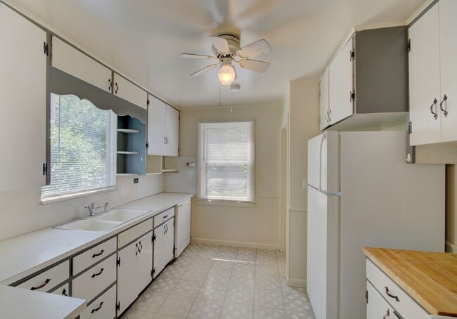 Building Photo - DU HOUSE FOR RENT