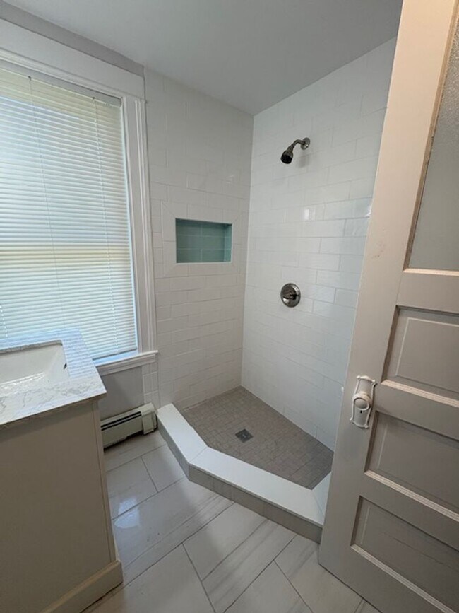 Building Photo - 8-8 Forest St