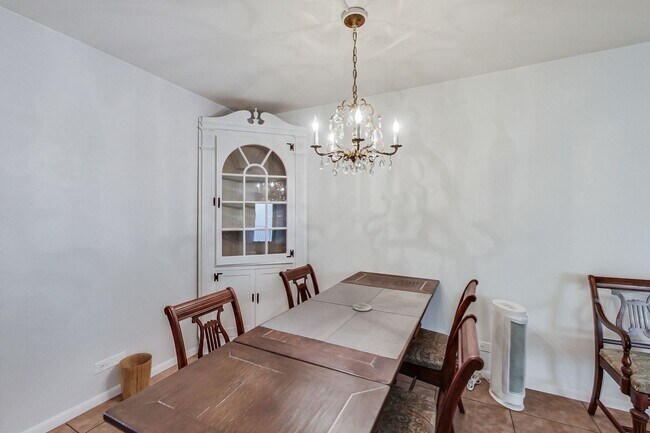 Building Photo - 6033 N Sheridan Rd