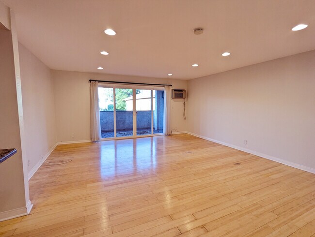 Building Photo - 355 S Los Robles Ave