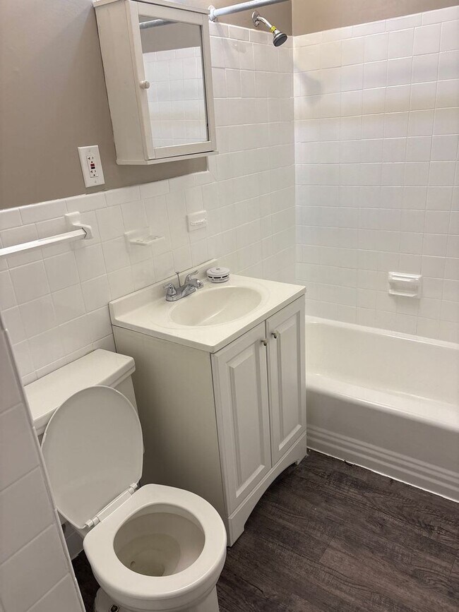 Building Photo - NO SECURITY DEPOSIT! Beautiful 3 Bedroom Home