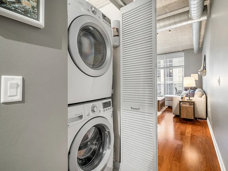 Building Photo - 700 N Larrabee St