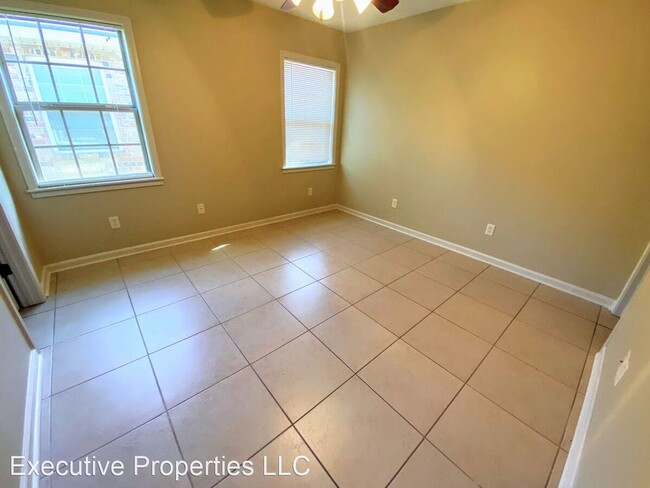 Building Photo - Spacious 2-Bedroom Duplex Near McNeese Sta...