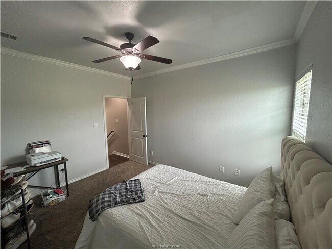 Building Photo - AUGUST MOVE IN!! Beautiful 3 Bedroom Townhome Available for Lease!