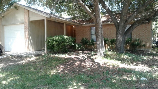 Building Photo - 1919 Castle Gate Cir