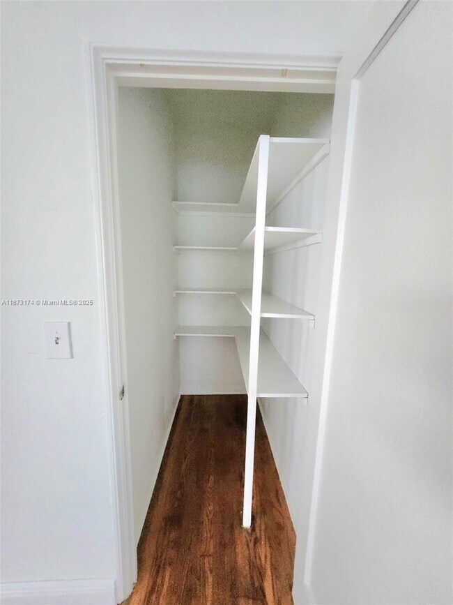 Building Photo - 7936 Harding Ave