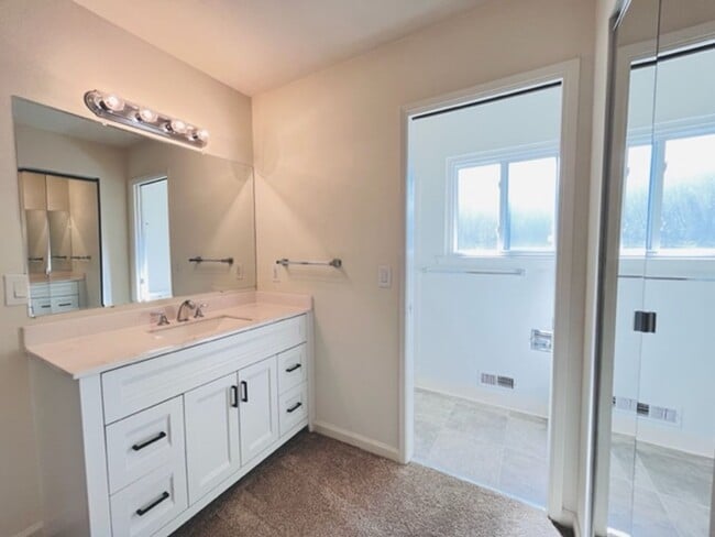 Building Photo - Charming 4BD/2BA, Single-Story Ranch-Style...