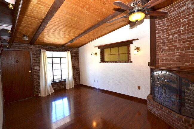 Building Photo - Move In Ready!  Amazing Tempe Location