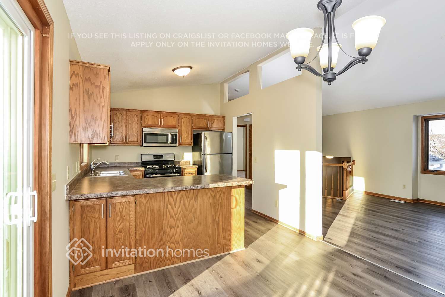 Building Photo - 3746 Hamlet Ave N