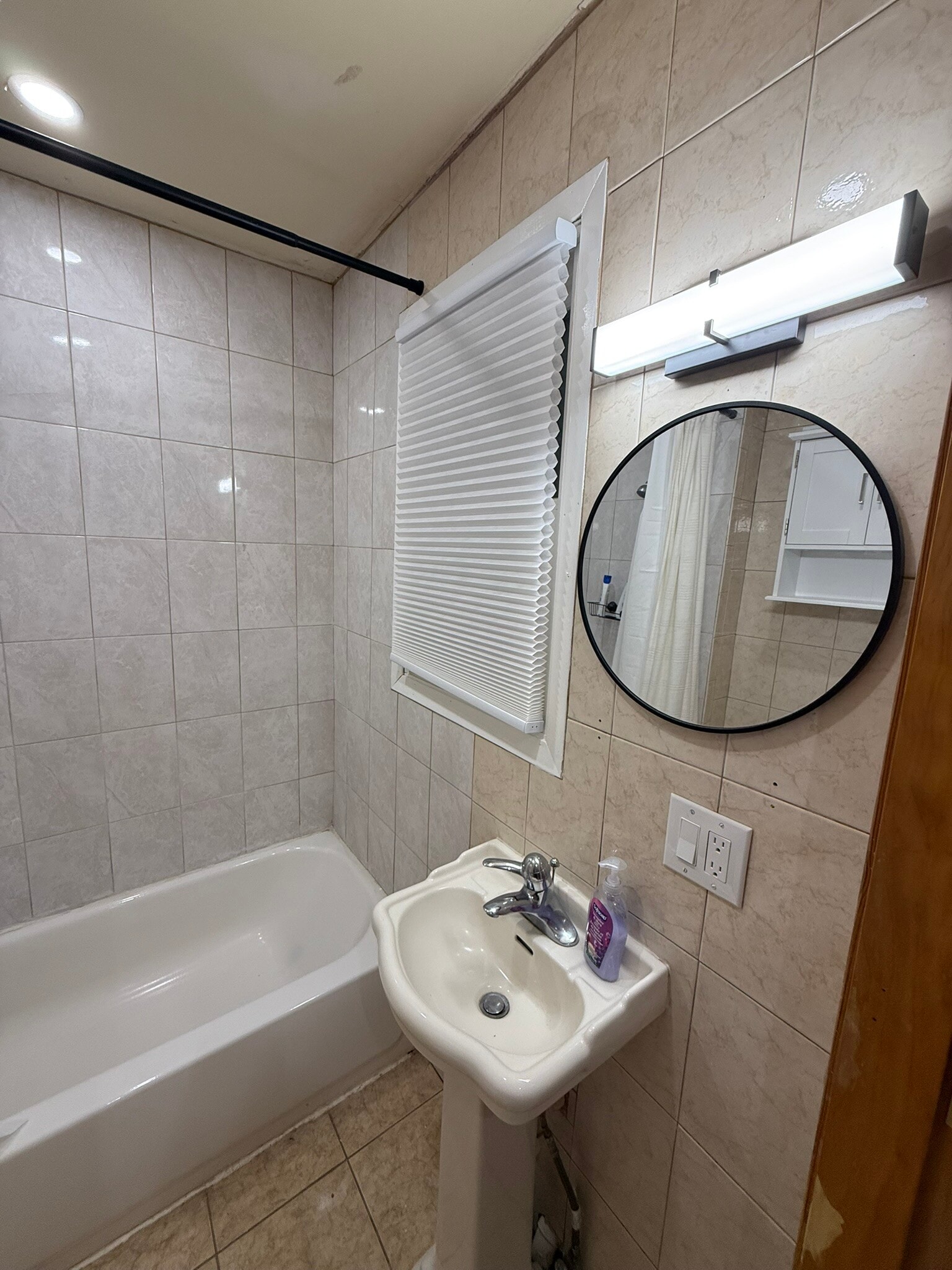 Building Photo - 287 Bacon St