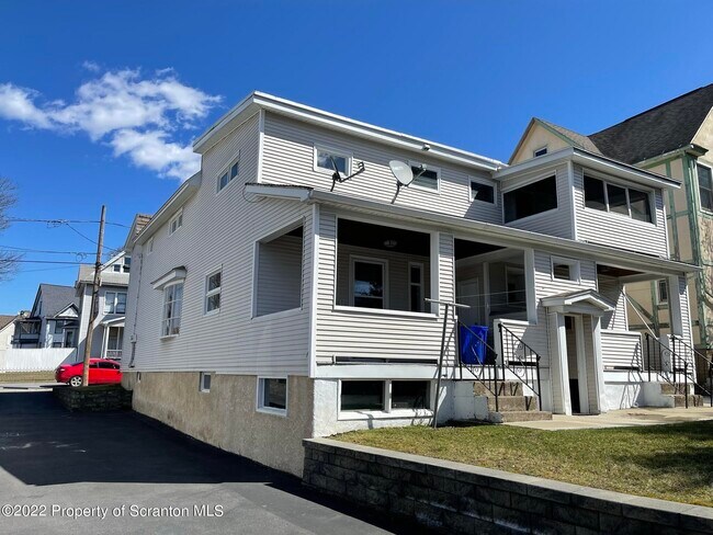 Building Photo - 303 E Drinker St