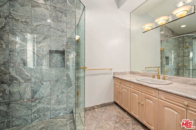 Building Photo - 221 Bellino Dr