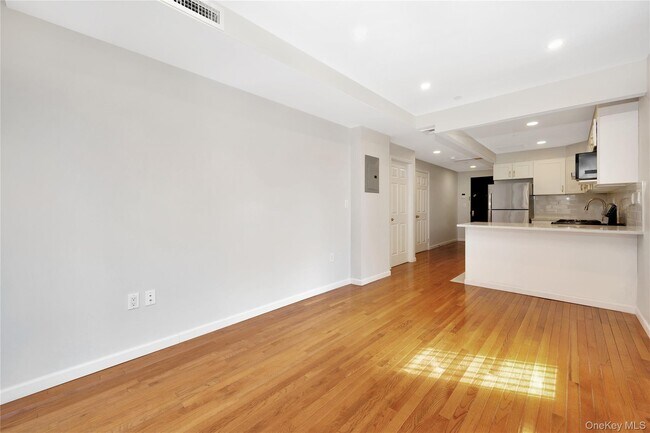 Building Photo - 148-36 89th Ave