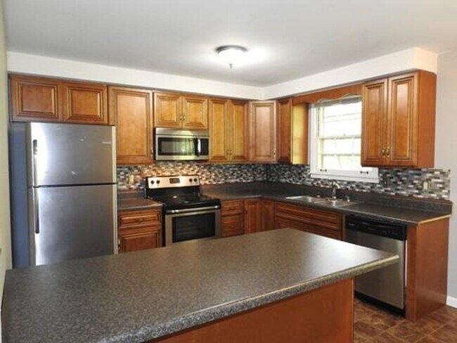 Building Photo - Coming SOON! 4 Bedroom with 2 living rooms! 1.5 Bath near Dover Rd!