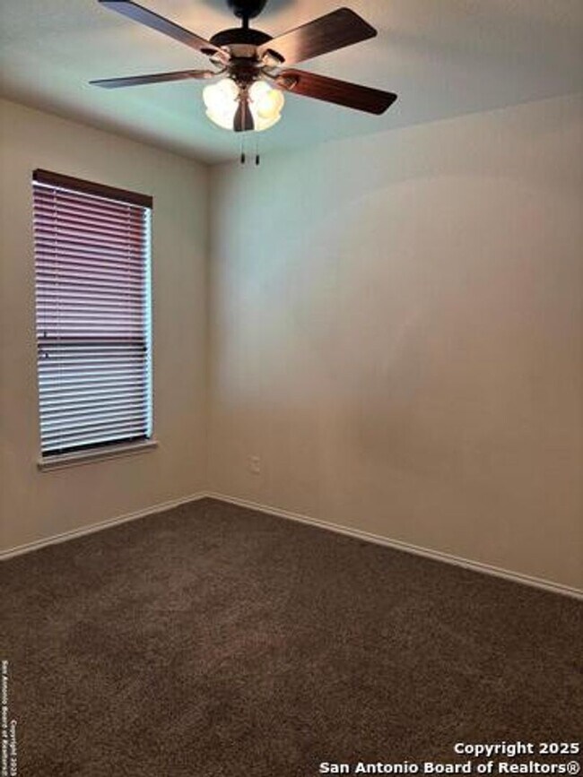 Building Photo - Welcome to this spacious 4 bedroom, 2 bathroom home located in Selma, TX.